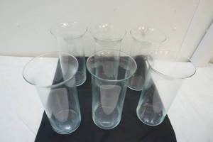 lot 54 image: 6 glass vases
