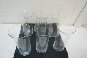 lot 55 image: 6 glass vases