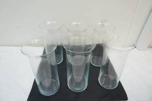 lot 57 image: 6 glass vases