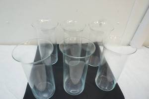 lot 58 image: 6 glass vases