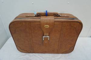 lot 74 image: Flying Time suitcase