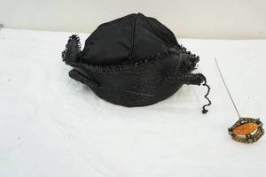 lot 83 image: vintage womens hat with long hat pin
