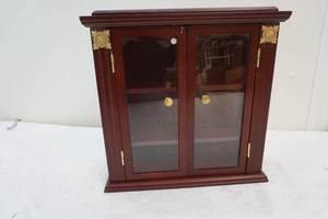 lot 109 image: hanging display box