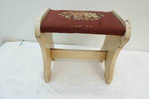 lot 118 image: small vintage bench