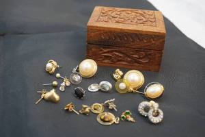 lot 177 image: wood carved box with earrings inside
