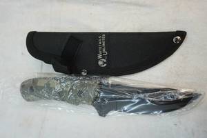 lot 185 image: Whitetails Unlimited knife