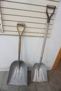 lot 253 image: scoop shovels