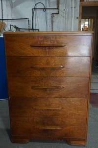 lot 264 image: dresser
