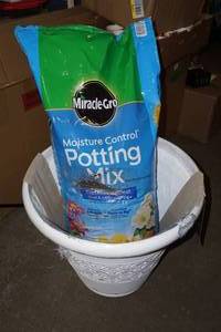 Damaged Members Mark 22 Garden Pot with Bag of Miracle Gro Potting Mix