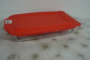 Pyrex 9 x 13 Glass Cake Pan with Lid