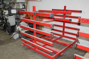 lot 302 image: Metal Rolling Rack