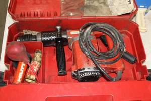 lot 310 image: Hilti TE 22 Rotary Hammer Drill, Plastic Case