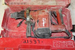 lot 318 image: Hilti TE 24 Rotary Hammer Drill, Plastic Case