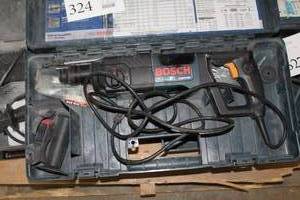 lot 324 image: Bosch Bulldog 11224VSR Hammer Drill, Plastic Case