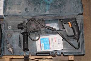 lot 328 image: Bosch Bulldog 11224VSR Hammerdrill, Plastic Case