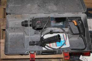 lot 326 image: Bosch Bulldog 11224VSR Hammerdrill, Plastic Case, Partial Drill Bit Set