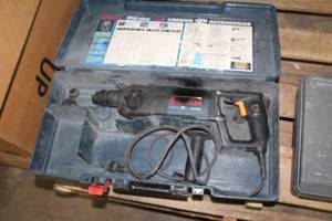 lot 327 image: Bosch Bulldog 11224VSR Hammerdrill, Plastic Case