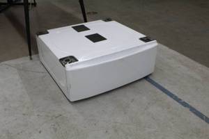 lot 298 image: Washer Pedestal Base Tub