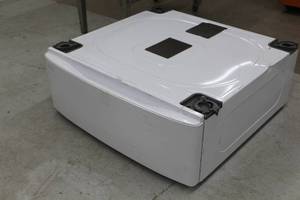 lot 299 image: Washer Pedestal Base Tub