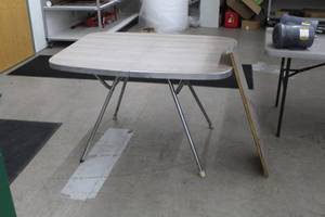 lot 353 image: Table, Extra Leaf