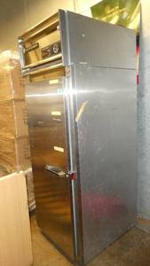lot 18 image: Victory refrigerator model RA-1D-S7