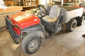 lot 31 image: 2004 Toro Utility Vehicle with electric lift box 4,202 hours
