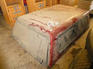 lot 33 image: Pickup topper - came off a Mazda short box, measures 63 wide x 75 long