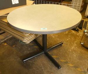 lot 44 image: 36 diameter round table