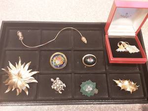 Lot Of Vintage Brooches