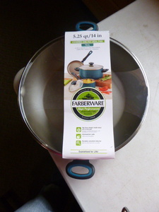 lot 8 image: NEW Farberware 5.25 Quart Pan with Lid
