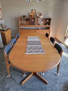 lot 1 image: Vintage Danish Teak Dining Table and Chair Set by Gudme Mobelfabrik