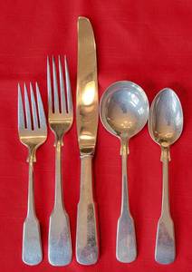 lot 25 image: International Sterling Silver Flatware Service for 12  1810 Pattern, 2831 g