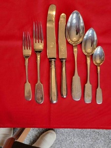 lot 27 image: 875 European Sterling Flatware Service  2202 g