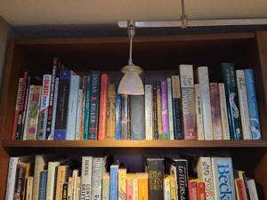 lot 184 image: Readers Rainbow Book Collection - E