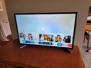 lot 214 image: Samsung 32 LED Smart TV
