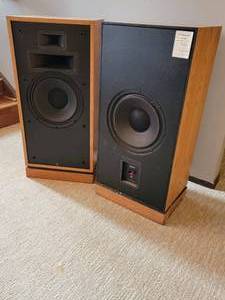 lot 91 image: Oiled Oak Forte Klipsch Stereo Speakers