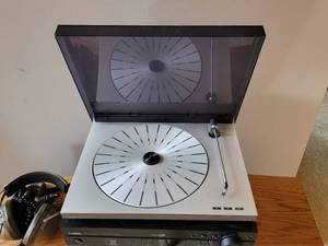 lot 87 image: Bang & Olufsen Beogram RX2 Turntable