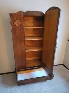 lot 207 image: Dove inlay Oak Single-Door Wardrobe