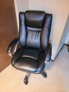 lot 315 image: Faux Leather Office Chair