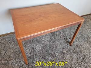 lot 8 image: Dux Danish Modern Teak Side Table