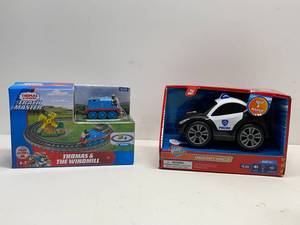 lot 15 image: New Thomas & The Windmill Push Along Train Set and New Play Right Police Car