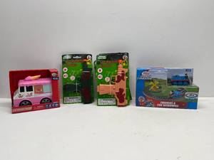 lot 19 image: New Play Right Ice Cream Truck, Machine Blaster & Thomas & Friends Track Master