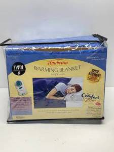 lot 27 image: New Twin Size Warming Blanket