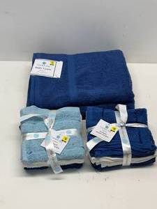 lot 28 image: New Bath Towels and Wash Cloths