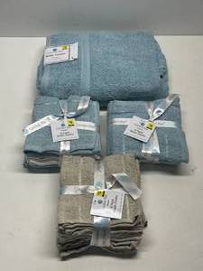 lot 30 image: New Bath Towels and Wash Cloths