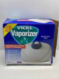 lot 50 image: Vicks Vaporizer