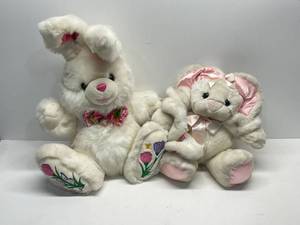 lot 58 image: Stuffed Animals