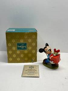 lot 69 image: Walt Disney Classic Collection Plutos Christmas Tree Mickey Mouse Presents for My Pals