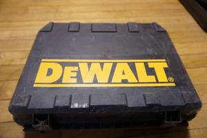 DeWalt Model DC21008 Electric 38  Drill Driver With Case