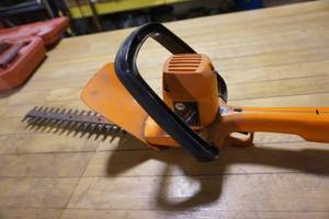 Black & Decker 13 Deluxe Electric Hedge Trimmer